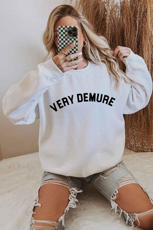 VERY DEMURE GRAPHIC SWEATSHIRT